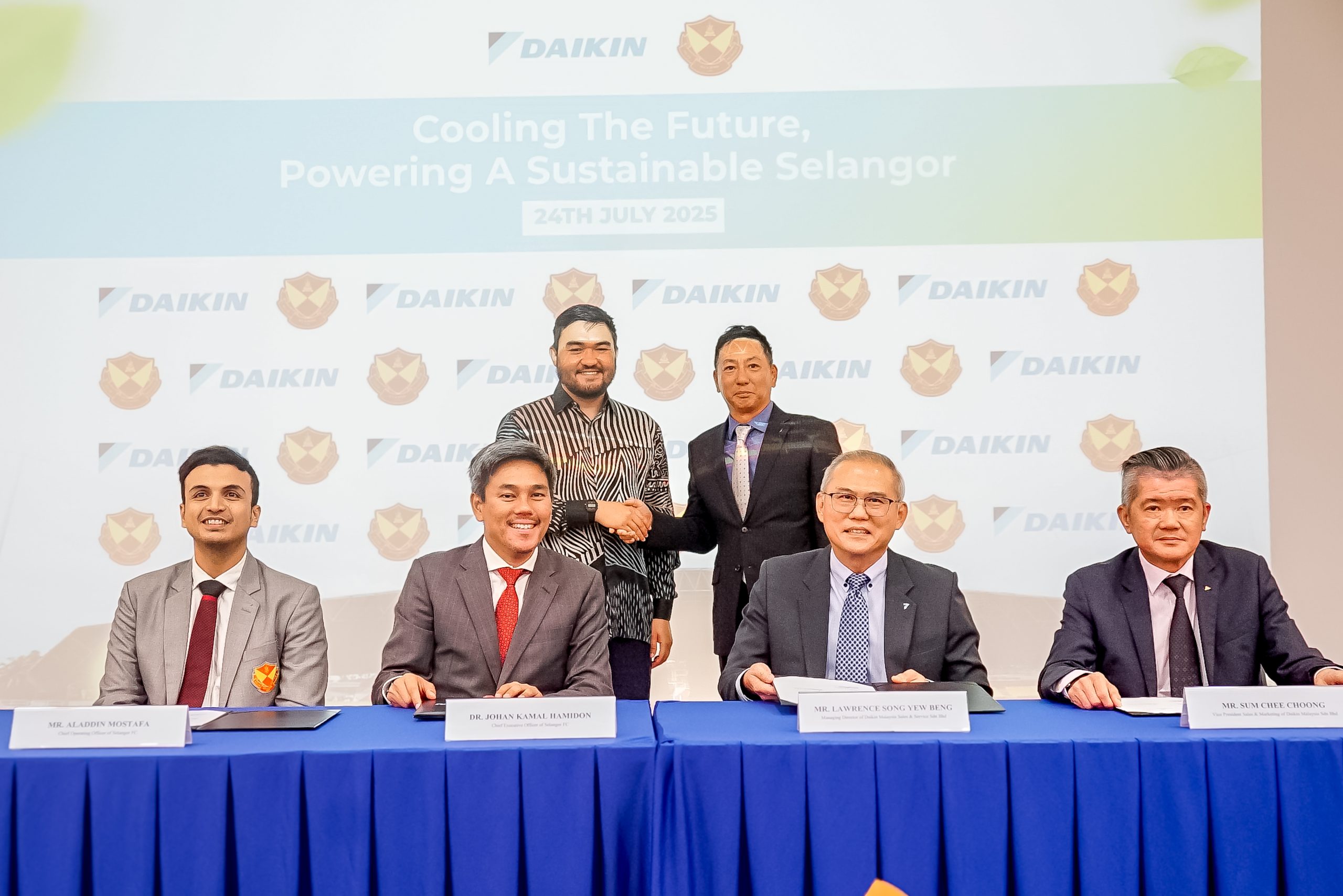sukanzcom's tweet card. Naib juara Liga Super musim lalu, Selangor FC dan salah satu jenama penyejukan udara terkemuka dunia, Daikin tampil meraikan pembaharuan kerjasama strategik bagi tahun ketiga berturut-turut. Pembah...