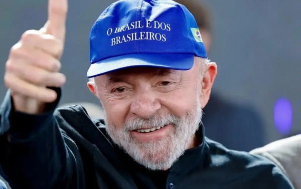 fernandomolica's tweet card. O eleitor mais moderado é o cara que costuma decidir os rumos do pleito e que tende a rejeitar posturas mais radicais - a menos quando a realidade já se apresenta extremada.