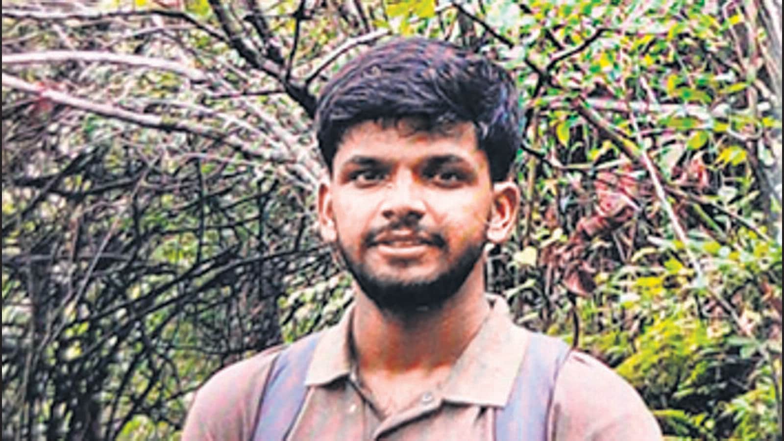 MukeshKJ111's tweet card. The deceased, identified as Sairaj Chavan, was part of a 14-member group that had left on a one-day trek to the historic hill fort