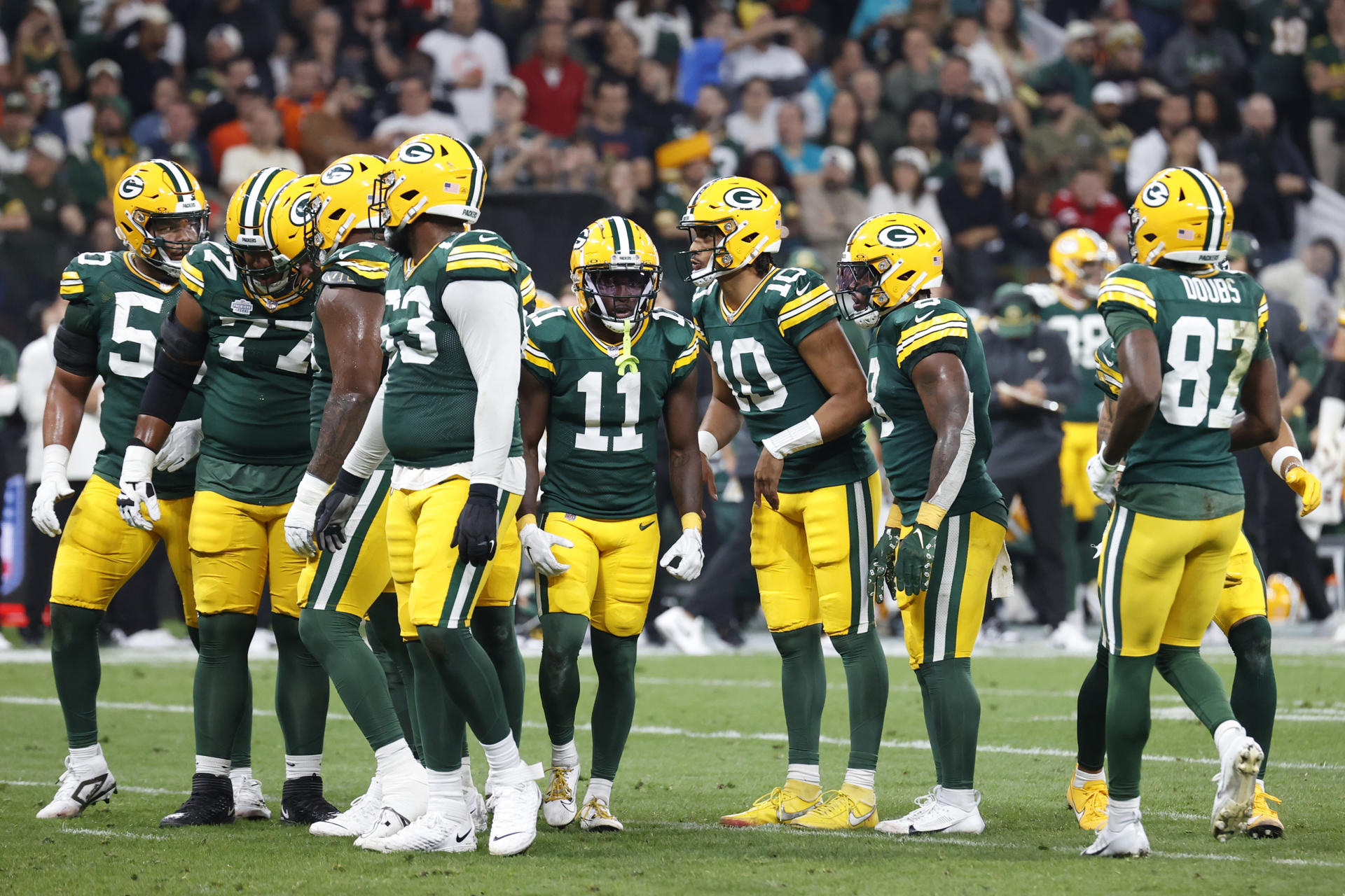 EFEdeportes's tweet card. La NFL aporta a cada uno de sus 32 equipos por la temporada 2024, poco más de 13.843 millones de dólares, cifra récord.