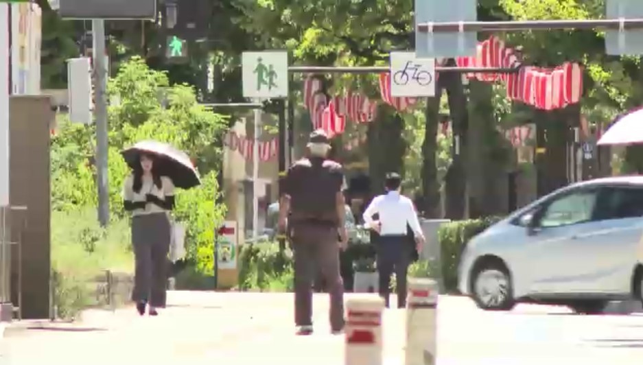 TNC8chnews's tweet card. 24日も朝から晴れて気温が上がった福岡県内、各地で猛暑日となりました。24日午前の久留米市内では、熱い空気で景色がゆらい…