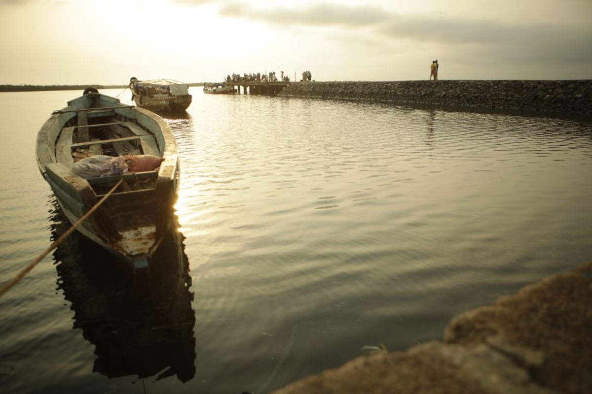 anam_cid's tweet card. Un libro, una hamaca, una buena sombra, una brisa agradable, los amigos y el mar