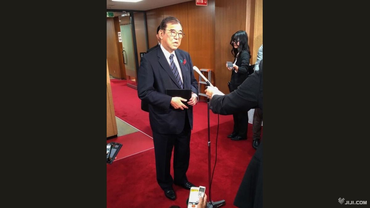 nakajima1975's tweet card. 石破茂首相（自民党総裁）は１４日、小野寺五典政調会長、岩屋毅外相、中谷元防衛相と党本部で会談した。日米地位協定改定や、アジア版ＮＡＴＯ（北大西洋条約機構）を念頭に置いたアジアの安全保障の在り方を巡る党内での検討に関し、「外務省や防衛省としっかり調整しながら議論を進めてほしい」と指示した。