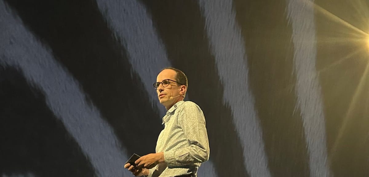 AmsterdamDyn's tweet card. Mathematics is the key to understanding, predicting, and shaping the world around us. VU mathematician Jan Bouwe van den Berg collaborated with the Universiteit van Nederland to make a video explai...