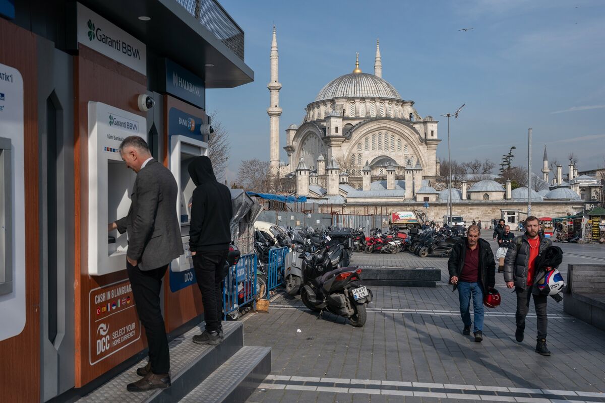 berilakman's tweet card. Turkey’s central bank delivered a sizable interest-rate cut for the first time since March, resuming a reduction cycle that was derailed by a political crisis stemming from the arrest of a leading...