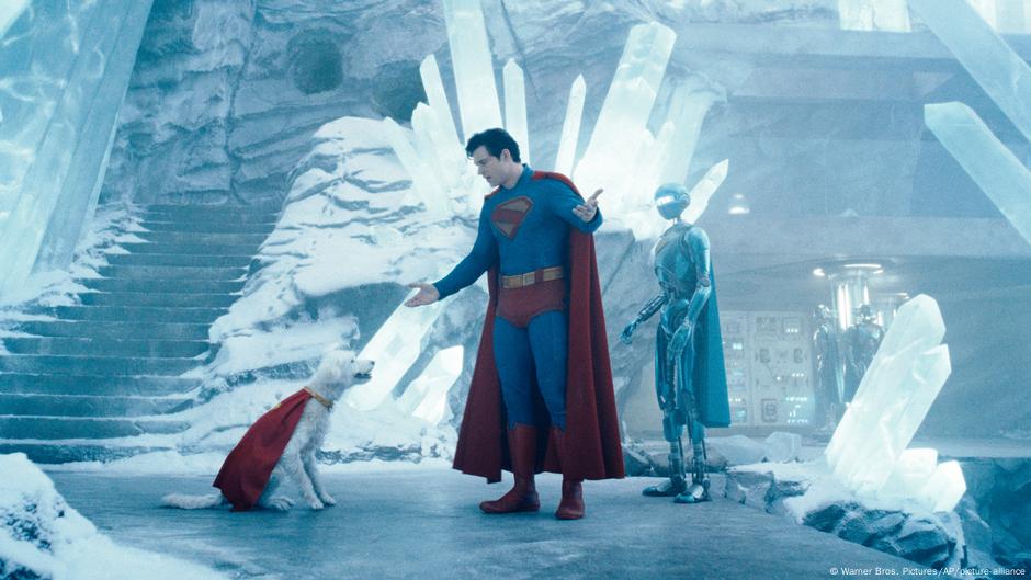 DeutscheWelle's tweet card. "Superman" filmmaker James Gunn says his movie is political since it's about the "lost" US value of basic human kindness. Who finds this offensive?