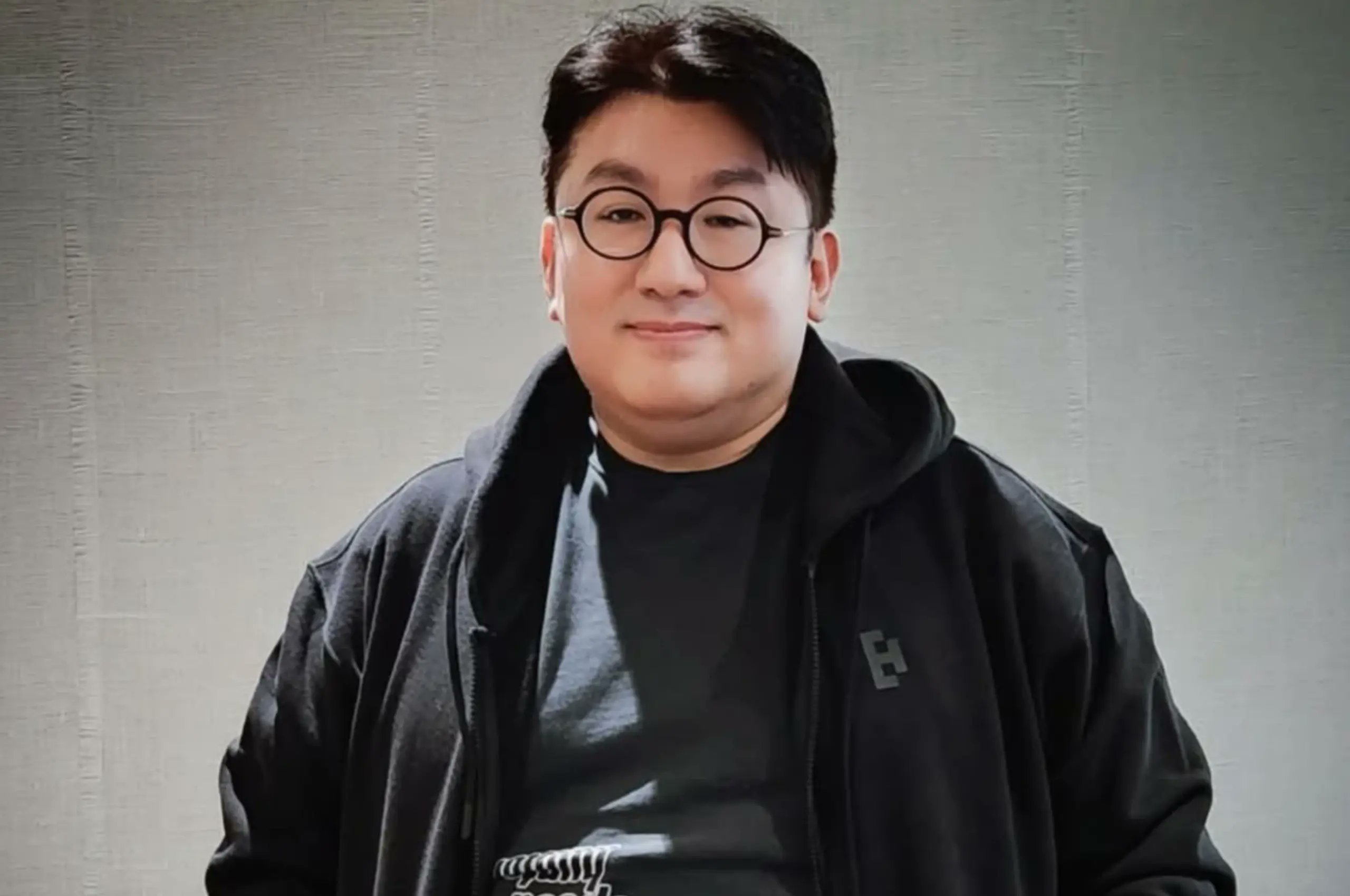 rollingstoneph's tweet card. South Korean police raided HYBE’s offices as part of a growing investigation into alleged illegal IPO activity by its chairman Bang Si-hyuk