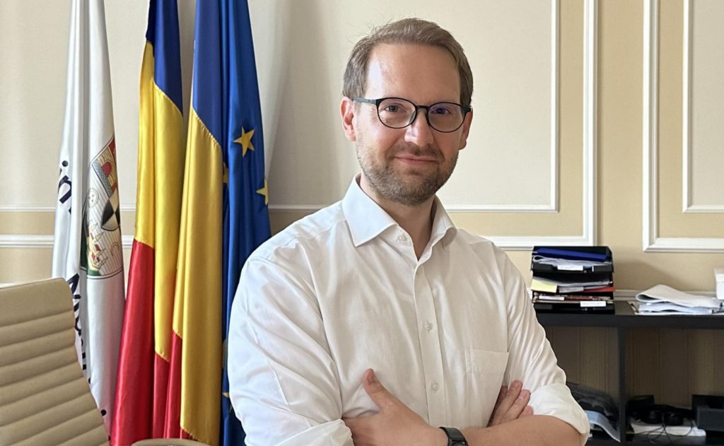 ak24ro's tweet card. Guvernul a aprobat, joi, eliminarea indemnizatiilor membrilor Autoritatilor Teritoriale de Ordine Publica, reiese dintr-un comunicat transmis de Ministerul Dezvoltarii, Lucrarilor Publice si Admini...