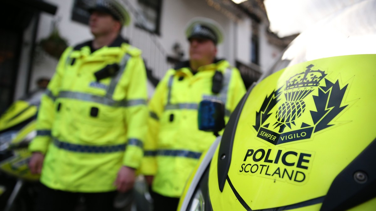 EIDGeek's tweet card. Police Scotland guidance says detainees who have not fully transitioned can ask for officers of different sexes to search different areas of their body
