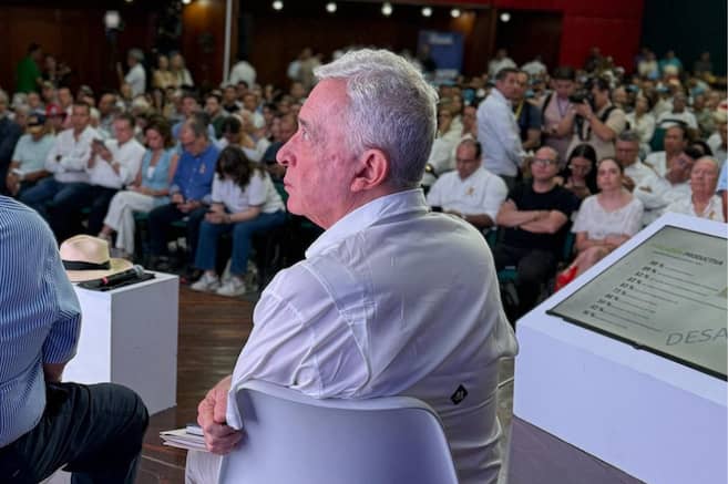 CCarrizosaC's tweet card. “Si Uribe busca abrirse a un consenso pluralista sobre los temas que más angustian al país, debe ampliar esa intención”: Cristina Carrizosa
