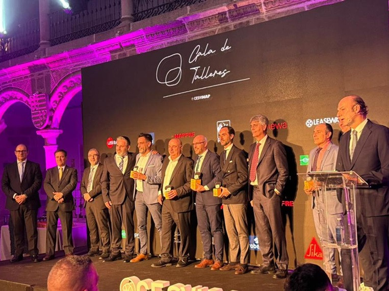 PosventaAuto's tweet card. MIRKA reconoció la excelencia del Grupo Nani en la Gala de Talleres CESVIMAP 2025, ganador de la categoría de 'Excelencia en el acabado', patrocinada por el especialista en lijado y acabado. ...