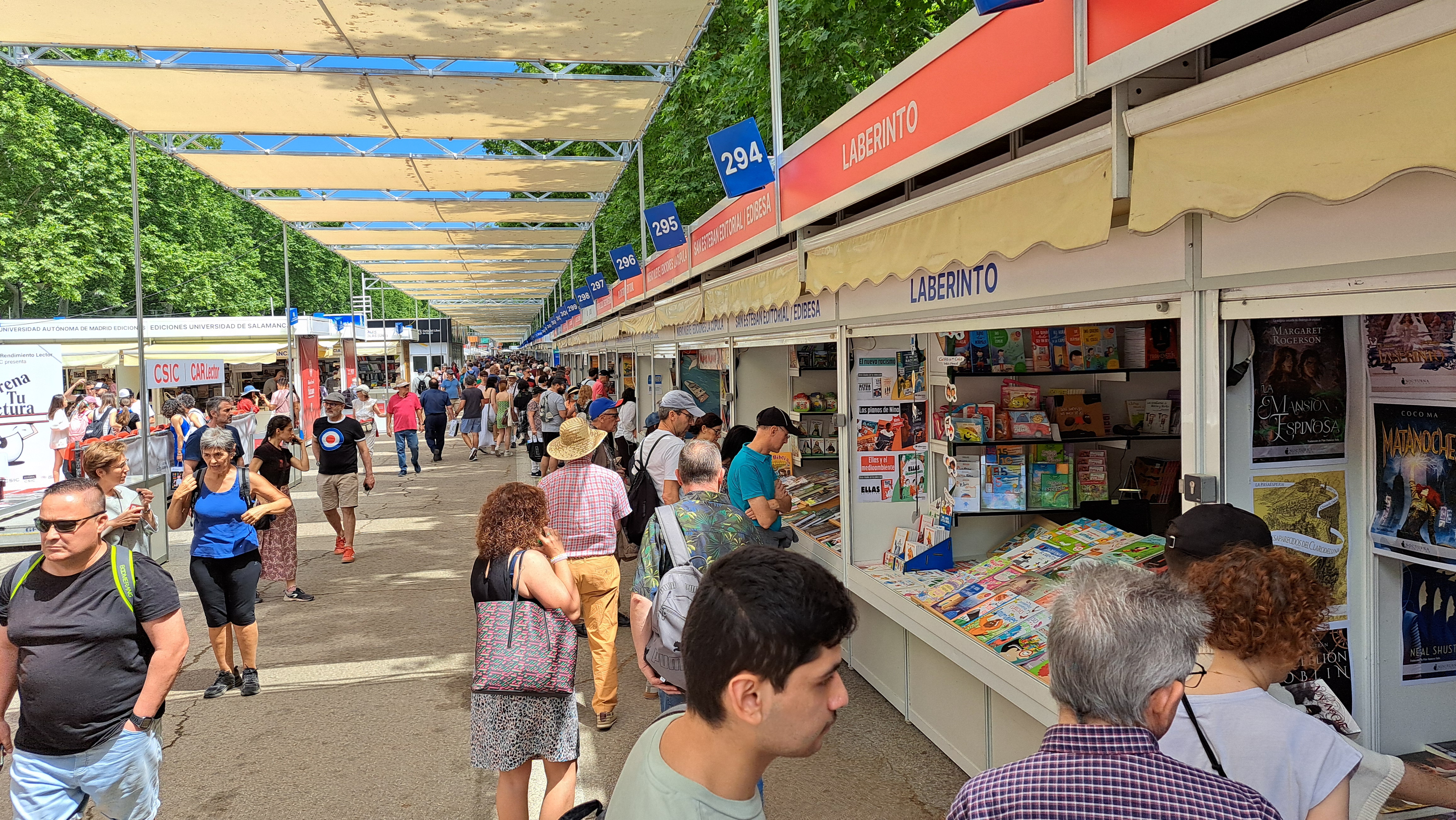 ACOMATx's tweet card. Un año más, FSC muestra su compromiso con el sector editorial respaldando la 84ª Feria del Libro de Madrid. En este 2025, la colaboración del Forest Stewardship Council como marca referente en la...
