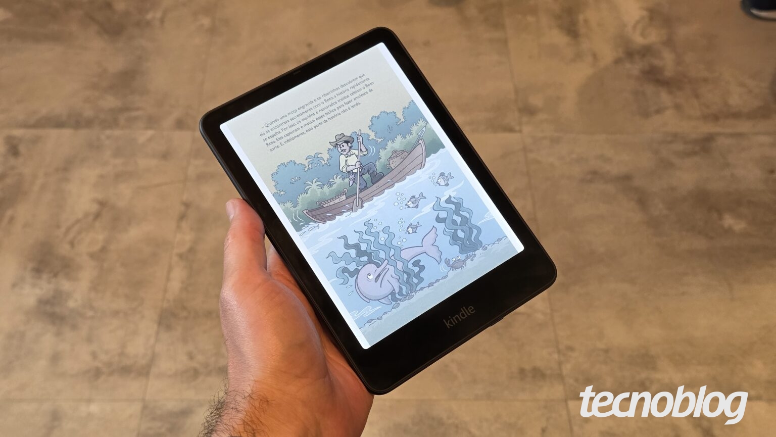 thassius's tweet card. Aparelho reproduz até 4 mil cores e já está à venda no site da Amazon. Novo Kindle tem tela de 7 polegadas e bateria que dura até oito semanas.