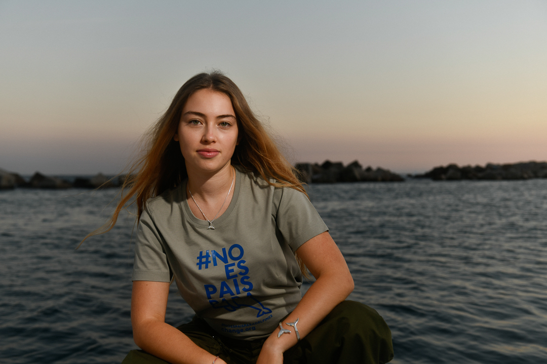 EFEverde's tweet card. La joven activista de 18 años Olivia Mandle denuncia en una entrevista a EFE la poca acción contra el cambio climático.