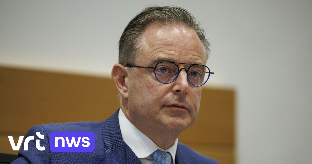 Sofie_Merckx's tweet card. Volgens premier Bart de Wever (N-VA) moet het zomerakkoord de economie versterken, werken doen lonen en de sociale zekerheid levensvatbaar te houden. Hij heeft vanmorgen dat zomerakkoord verdedigd in...