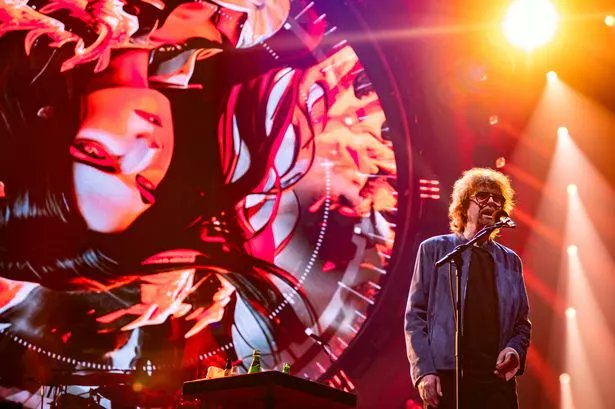 CJJournalist's tweet card. Jeff Lynne's ELO played their first of two nights at Manchester's Co-op Live Arena on Wednesday evening