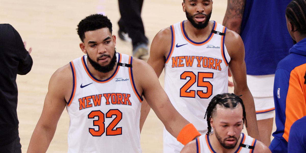ptknicksblog's tweet card. Brunson gets an A, but the Towns and Bridges deals score low marks