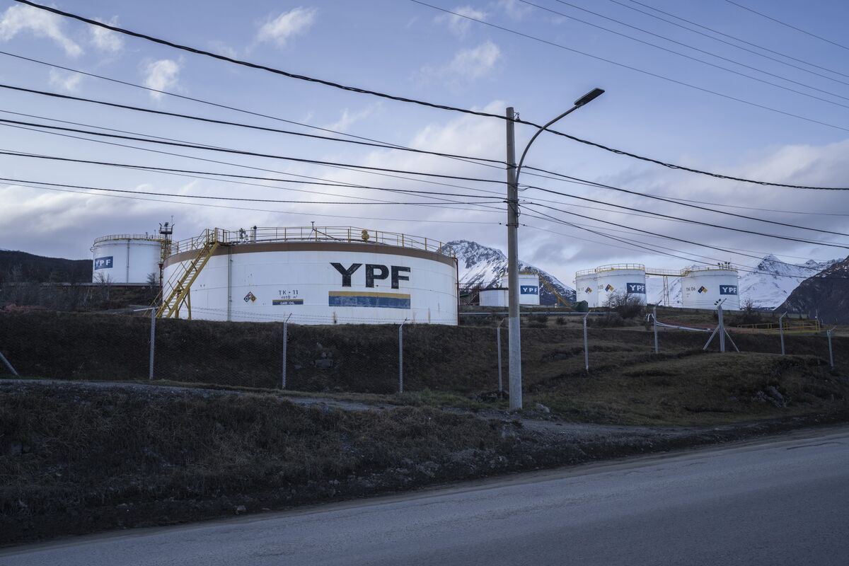 BobVanVoris's tweet card. Argentina asked a US appeals court for an emergency delay of an order requiring it to hand over by a Monday deadline its controlling stake in energy company YPF SA to help satisfy a $16 billion...