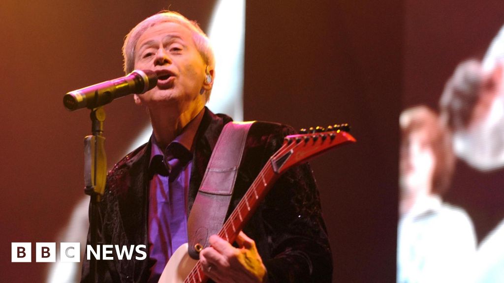 moppius's tweet card. The guitarist and singer, who co-wrote some of the family's biggest hits, dies at the age of 73.