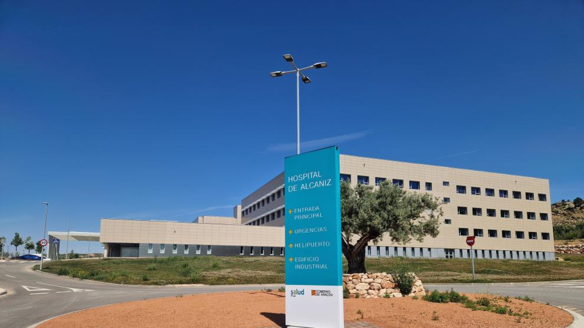 cope_jaca's tweet card. Médicos de dificil cobertura: