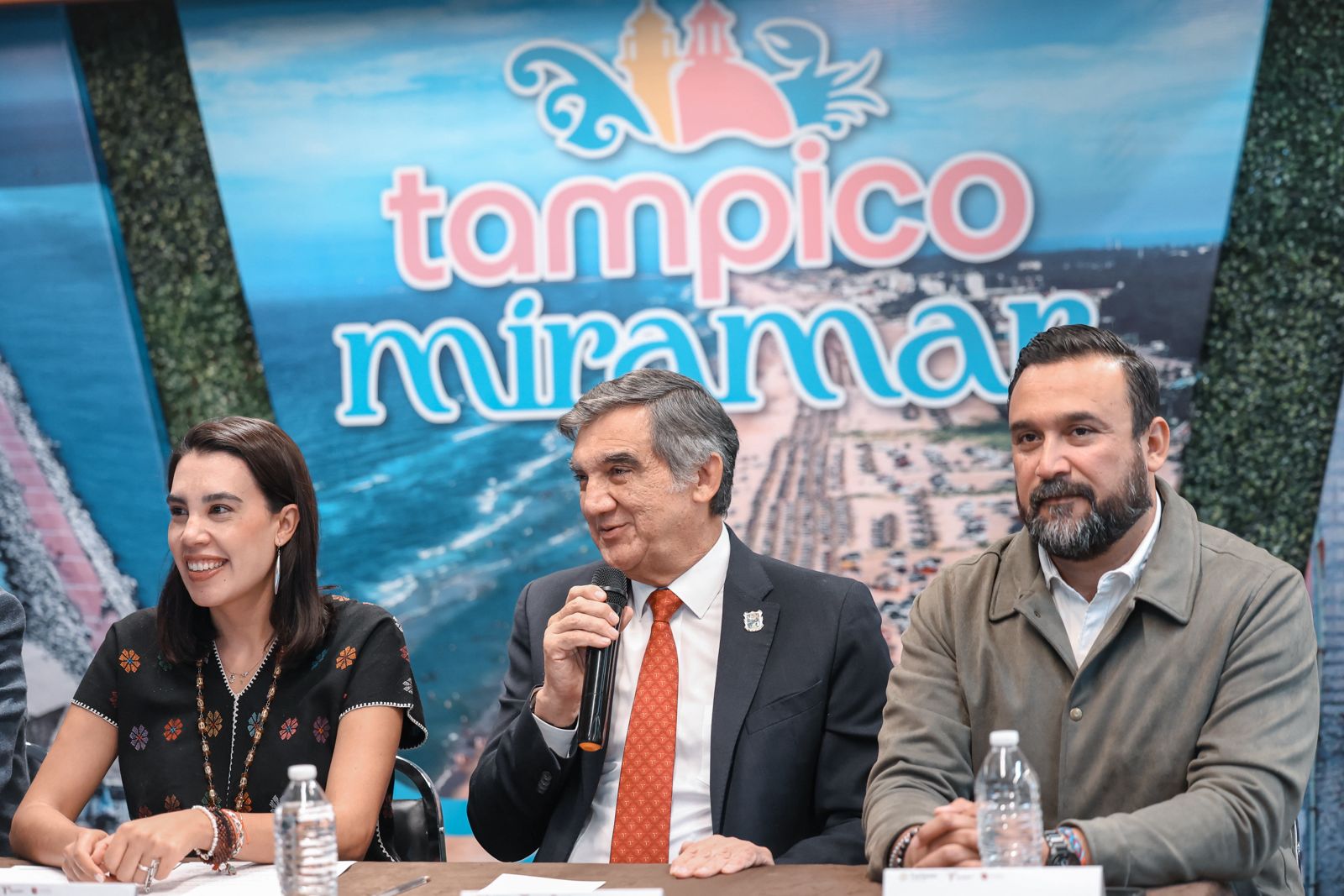 enriquemunozFM's tweet card. Junto a la secretaria de Turismo Federal, Josefina Rodríguez Zamora, clausuró exhibición de Tamaulipas en “Punto México”