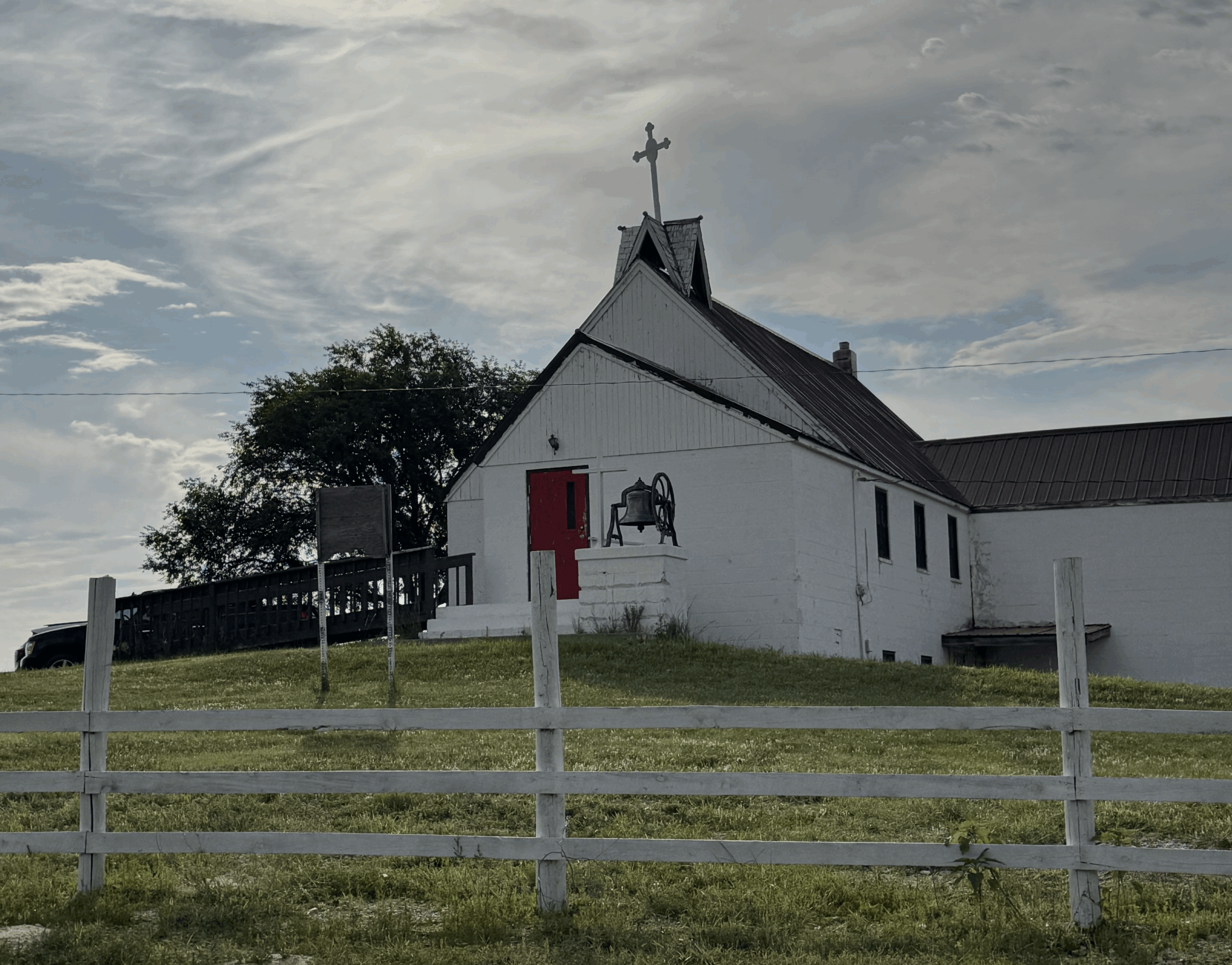 Livng_Church's tweet card. A Lakota congregation in the Diocese of South Dakota's Pine Ridge mission will soon have running water in their parish, thanks to a United Thank Offering grant.