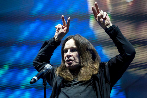 enriquemunozFM's tweet card. El cantante de Black Sabbath, Ozzy Osbourne, murió a los 76 años tras años de lucha contra el Parkinson.