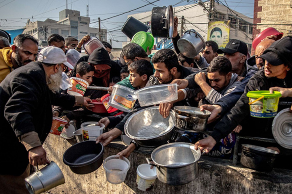 enriquemunozFM's tweet card. El director de la OMS alerta sobre la hambruna masiva en Gaza y denuncia falta de alimentos.