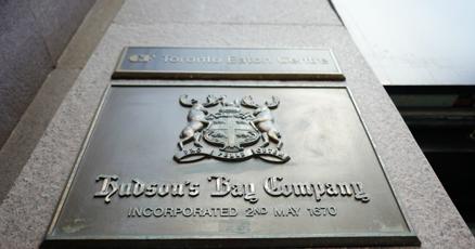 Estella_Ren's tweet card. A Canadian retail icon is on its last legs as Hudson’s Bay Company plans to liquidate its business by June, with the process starting as early as next week.