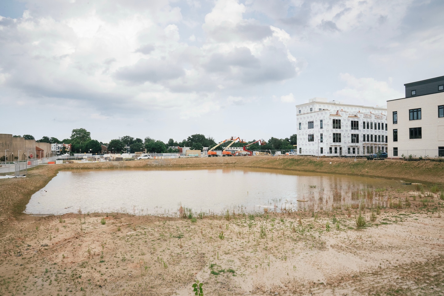 CaroleLewisDC's tweet card. A developer can’t find a large grocer to fill the space it promised to an emerging D.C. neighborhood. Now it’s asking permission to scale back to half the footprint.