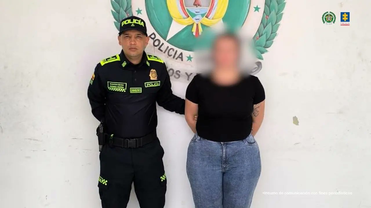 BLUAntioquia's tweet card. Desde un inicio las autoridades también vincularon al proceso como presunto victimario al padastro de Amaia, mismo que está siendo buscado por las autoridades.