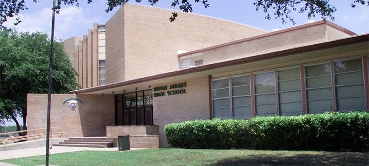 DallasEdFound's tweet card. The Musers Science Lab at Mount Auburn STEAM Academy. Photo by Renee Umsted. Four educators from schools in our East Dallas neighborhoods received Dallas Education Foundation’s Heart of Teaching...
