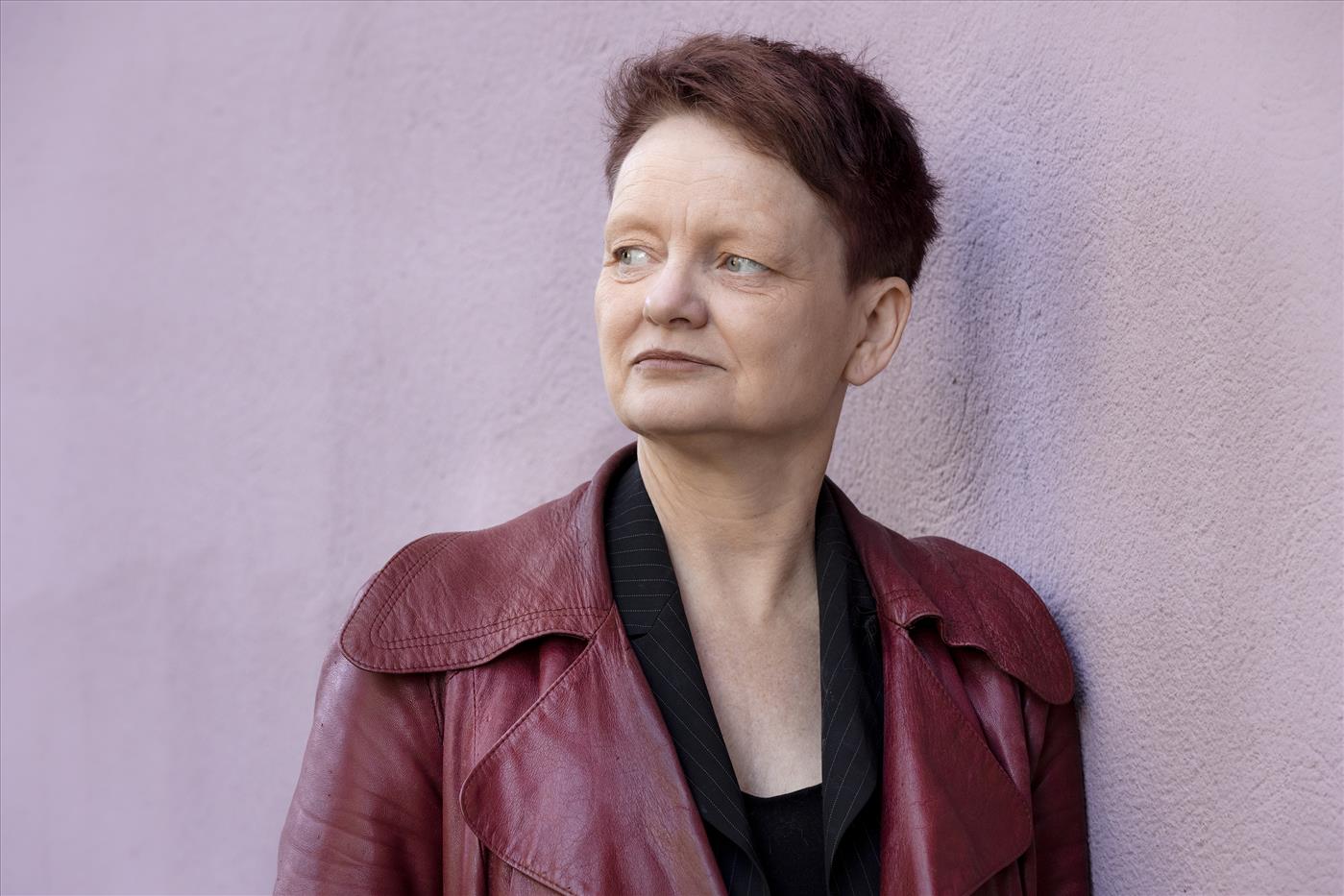 liberaldebatt's tweet card. Liberal Debatts Hjalmar Söderbergkorrespondent Elin Hjelmestam recenserar Malin Lindroths roman En annan doktor Glas, häpnar över att ingen tidigare grävt fram Söderbergs första äktenskap och undrar:...