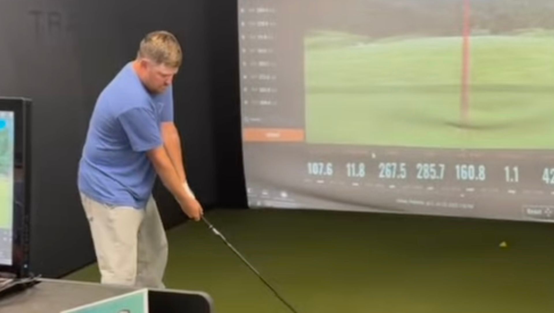 Skratch's tweet card. While propping for the 3M Open, PGA Tour player Zac Blair had some fun getting fit by an unsuspecting Golf Galaxy employee.