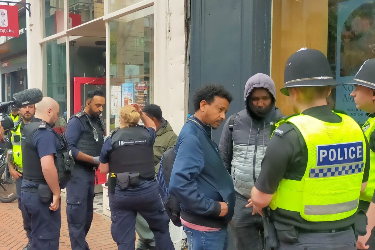 revcommunists's tweet card. Yesterday, the racist Home Office worked hand-in-hand with the police to arrest migrant delivery workers in Birmingham. An outraged crowd gathered, and RCP members gave speeches exposing the real...