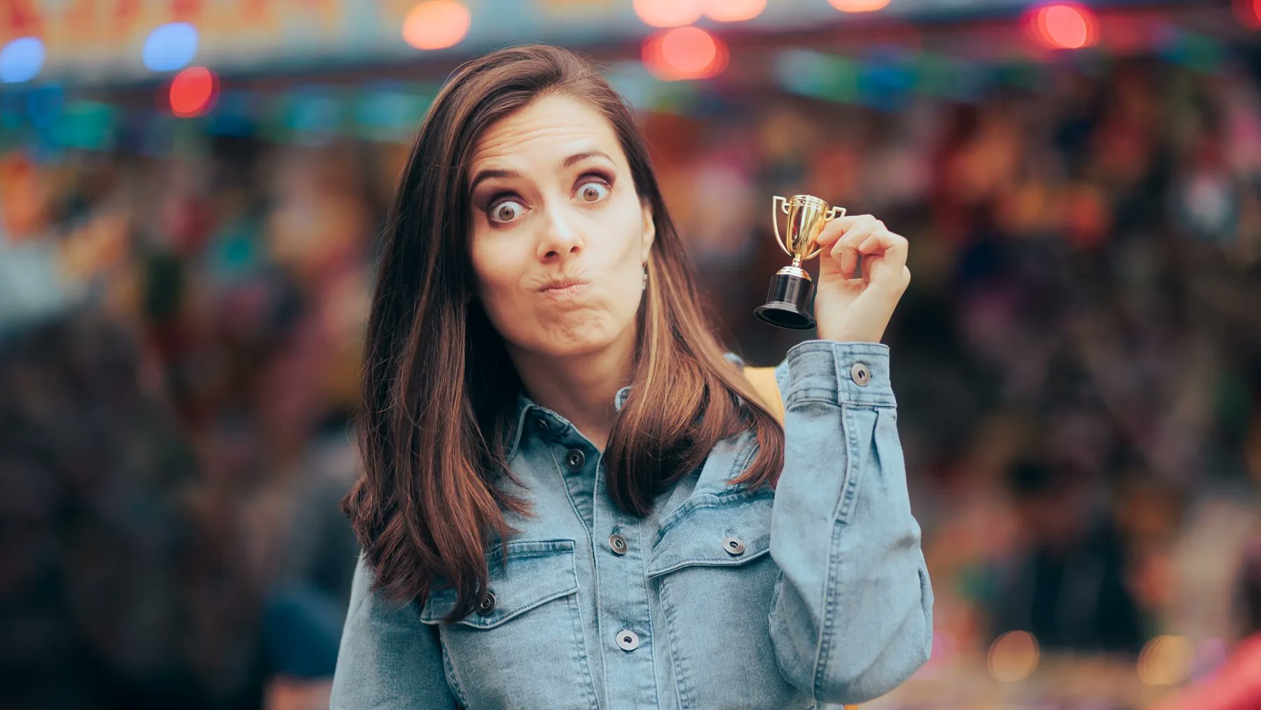 leftlane's tweet card. Could a well-intentioned recognition program slowly drain your team's motivation? What if that $20 gift card is sending the wrong message?