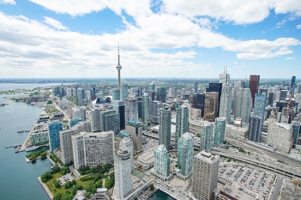 SmartCitiesW's tweet card. Twelve local Toronto entrepreneurs pitched climate-related initiatives to a panel of judges for a chance to win a financial award of $20,000 first prize