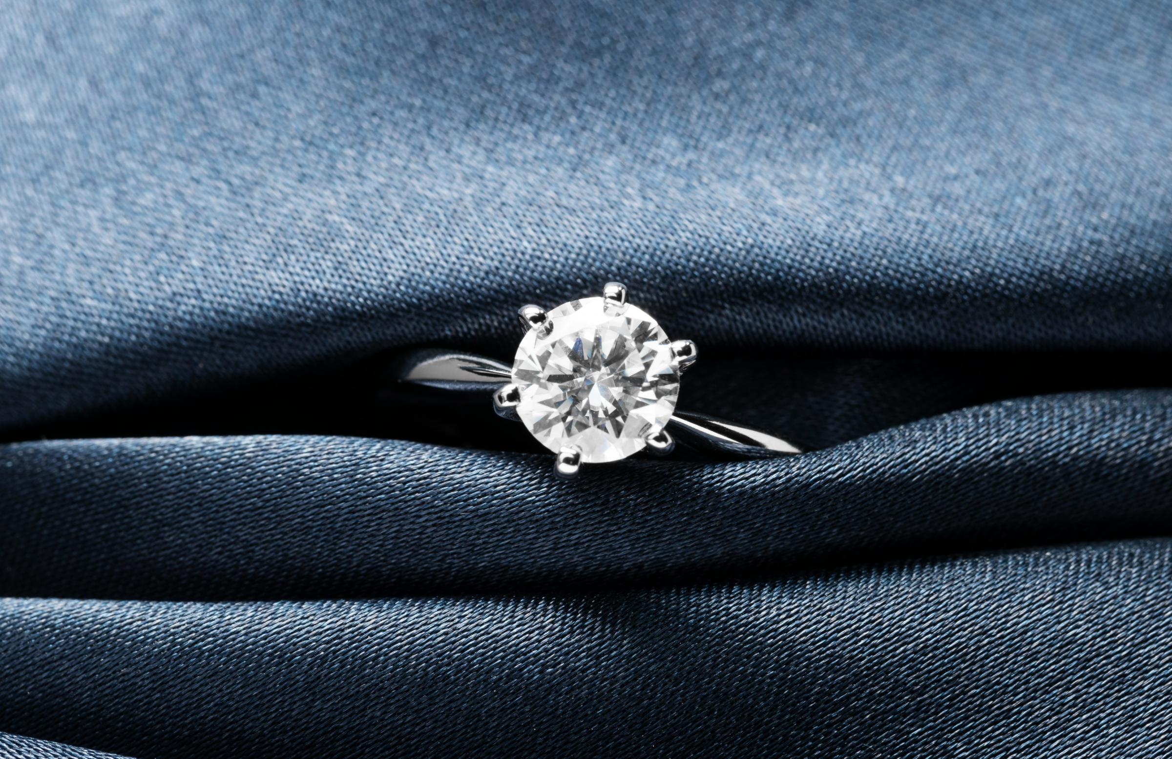 clydebankpost's tweet card. A Drumchapel man who stole a £5,000 ring to propose to his girlfriend has been ordered to repay half the value.