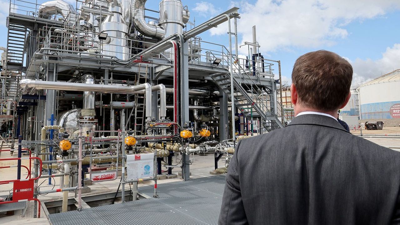 ValerieFaudon's tweet card. Après Aluminium Dunkerque, Marcegaglia et Arkema, EDF signe un protocole d'approvisionnement avec Kem One, un spécialiste du PVC en grande difficulté financière. L'énergéticien reste encore loin de...