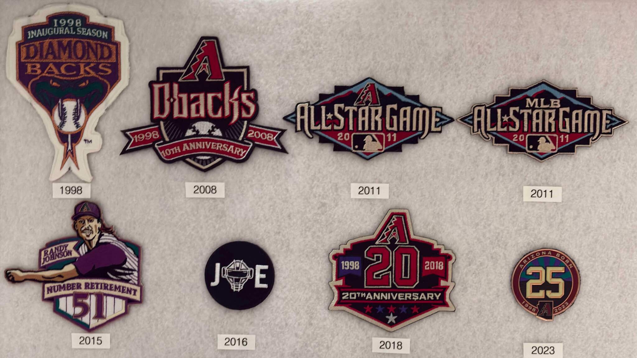 UniWatch's tweet card. A reader shares his amazing Arizona Diamondbacks patch collection…