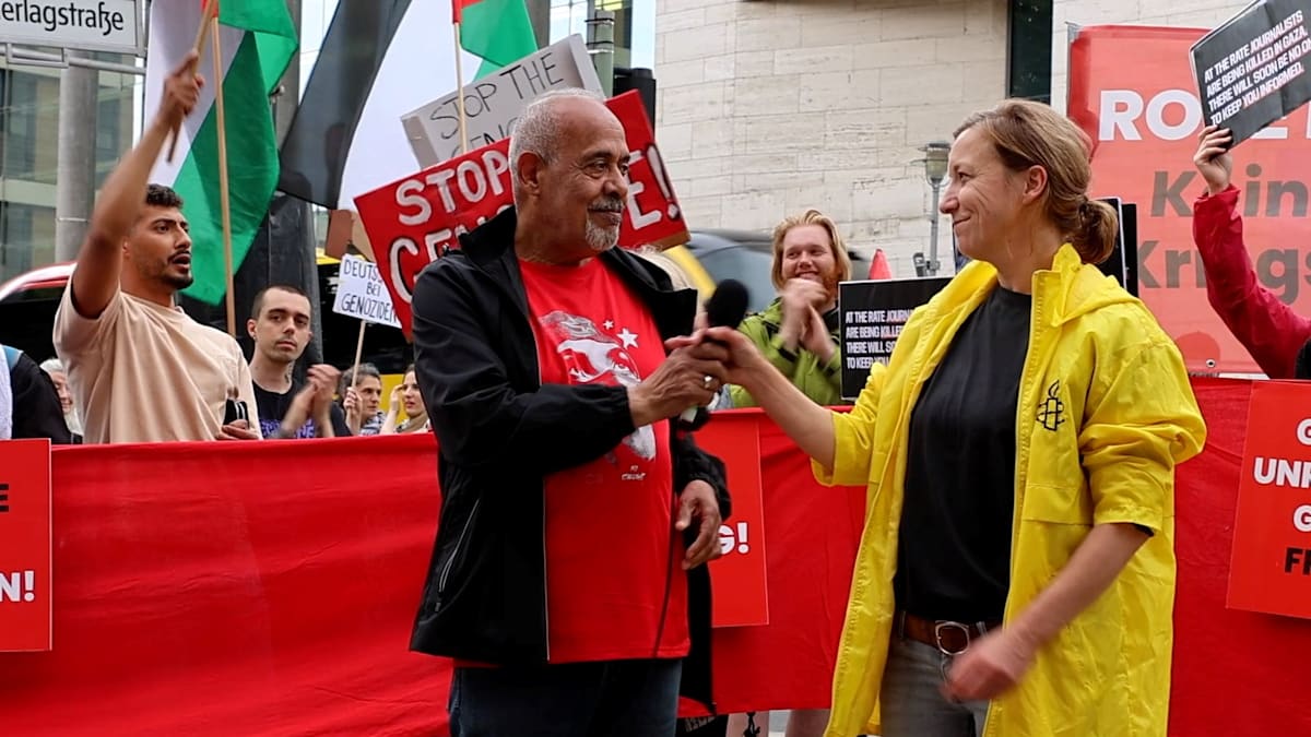kevin_culina's tweet card. Der Aktivist Ibrahim Ibrahim lobt Terrororganisationen wie PFLP und Hisbollah, die Israels Existenz beenden wollen. Nun spricht er sogar bei Amnesty International und der Linkspartei, mitten in...