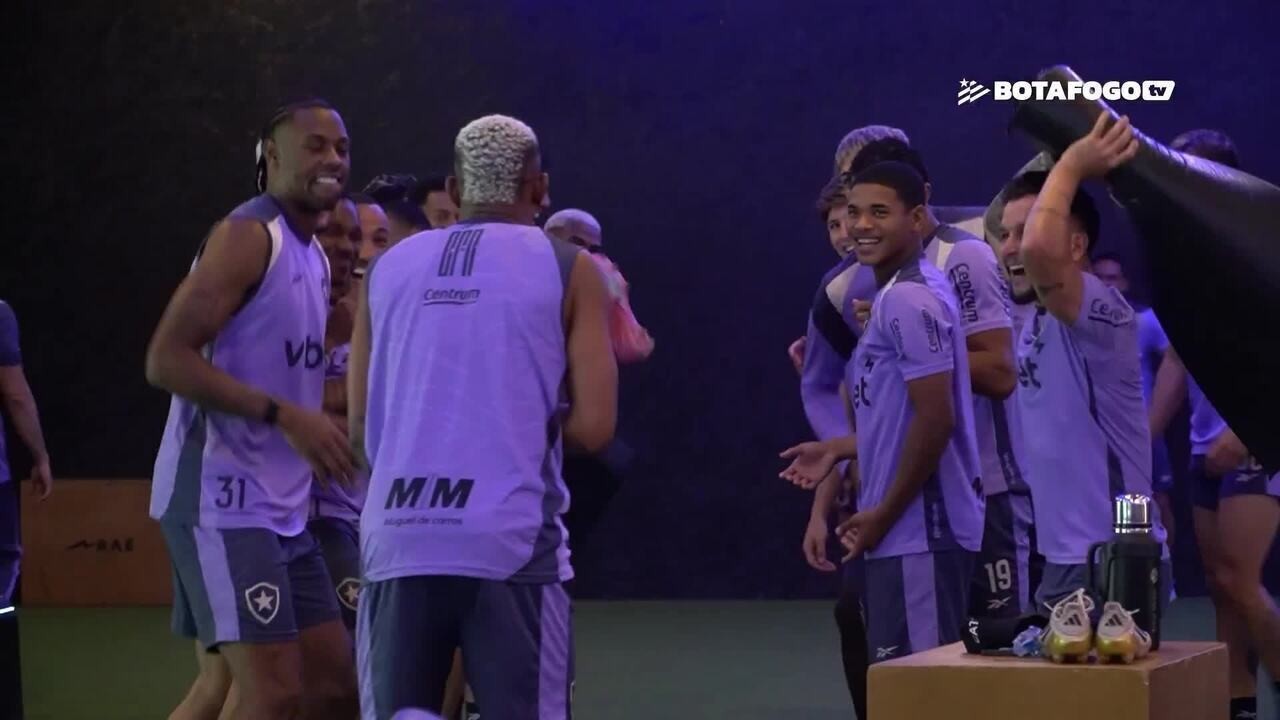 barbaramendoncc's tweet card. Clube carioca tem reunião nesta quinta-feira na busca pela contratação do zagueiro