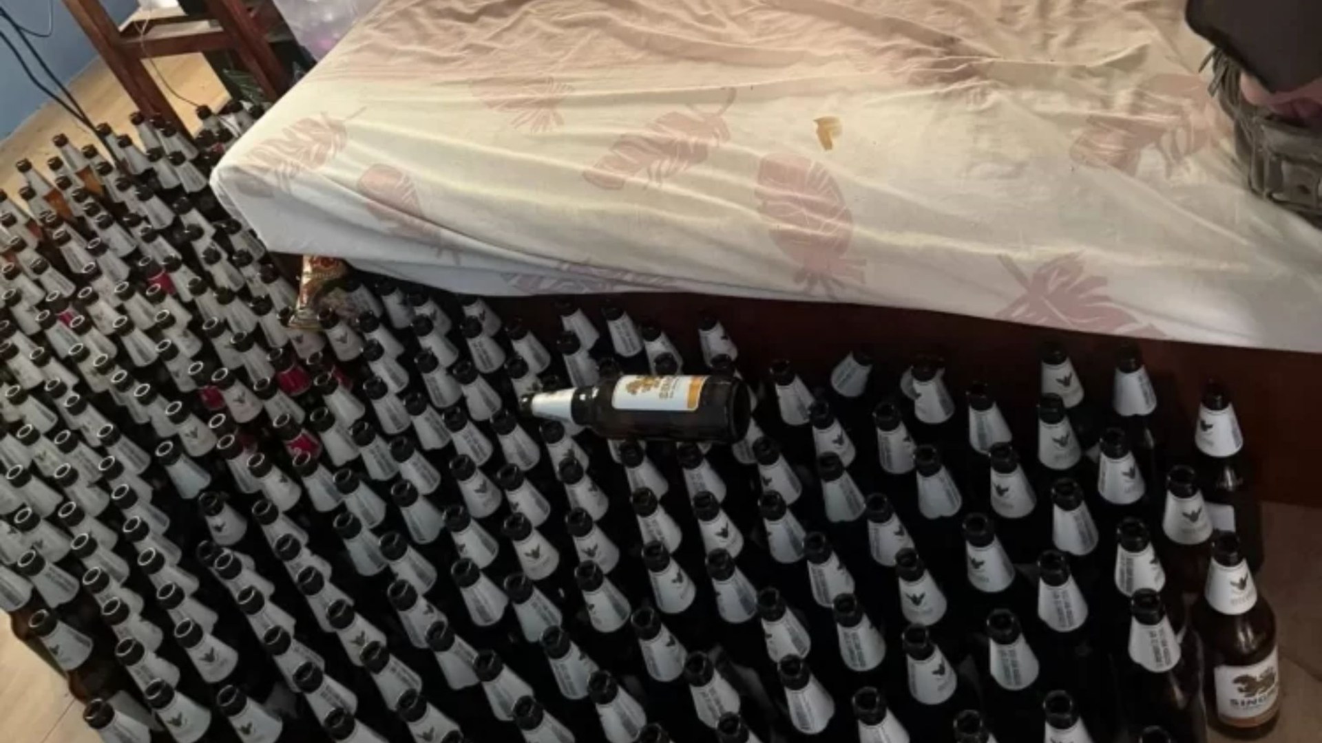 MarcherReborn's tweet card. A DAD has died surrounded by over a hundred empty beer bottles after he only drank booze for an entire month. Thaweesak Namwongsa, 44, reportedly suffered a seizure and tragically passed away befor…