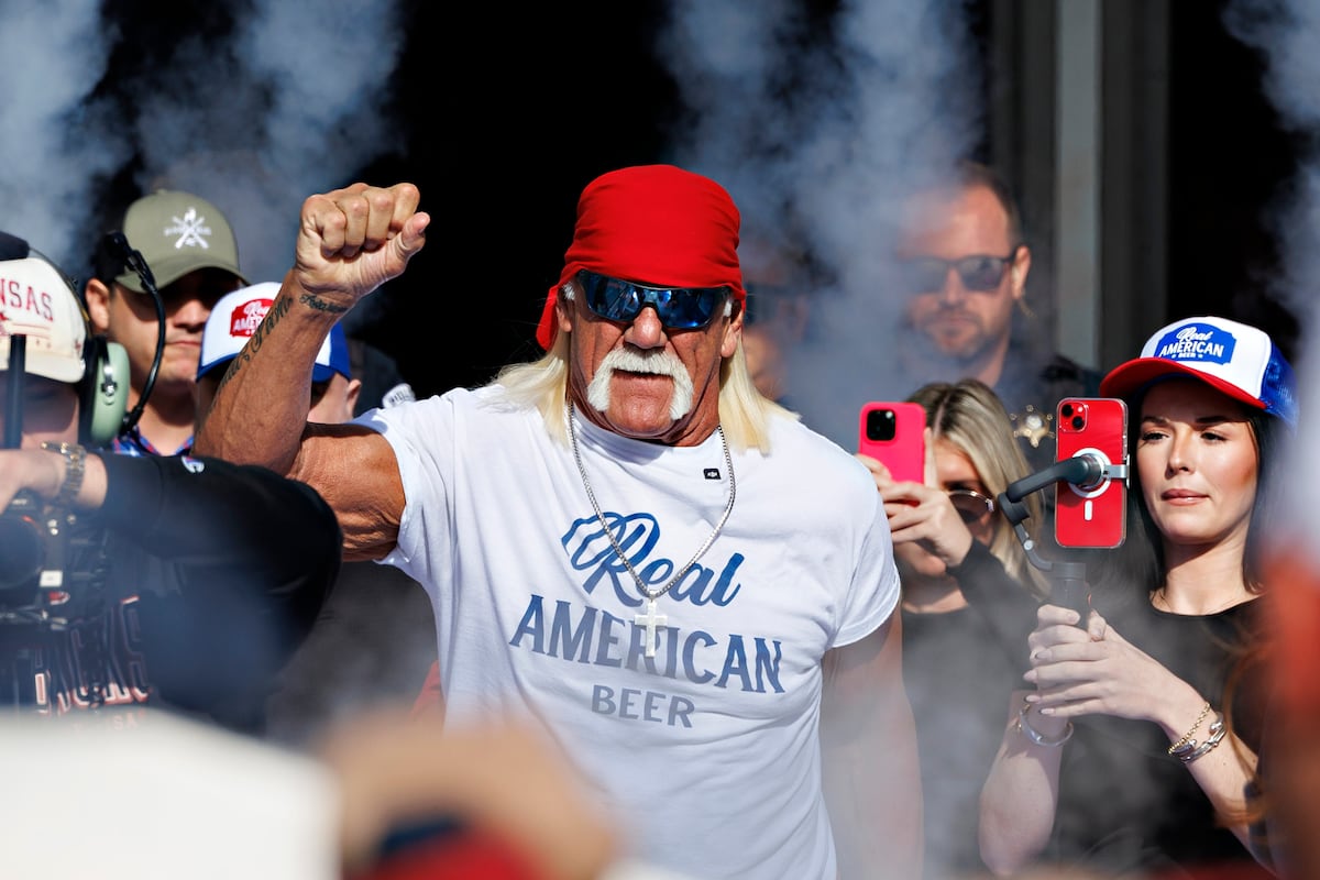 elpaisinenglish's tweet card. The 12-time world champion, TV personality and MAGA supporter has passed away at his home in Clearwater, Florida