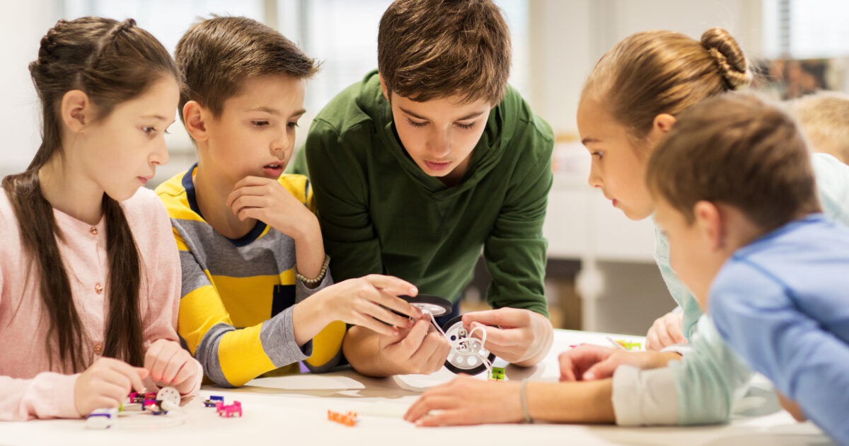 BOLD_insights's tweet card. The neuroscience behind peer-to-peer learning in the classroom