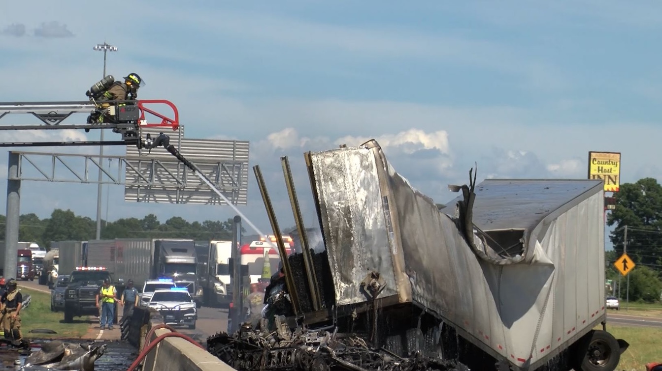 TruckerTalk's tweet card. TEXARKANA, Ark. (KSLA) - Drivers on Interstate 30 at the Arkansas-Texas state line saw a large fire on Wednesday. Police say an 18-wheeler fire occurred