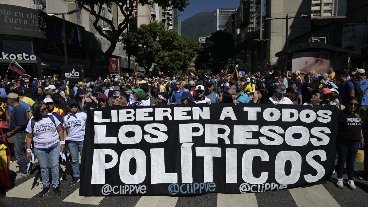 vsalmeron's tweet card. El gobierno de Nicolás Maduro utiliza los intercambios de detenidos para avanzar en sus intereses, pero sin desmontar la represión. Entre los presos políticos que siguen en Venezuela, hay decenas de...