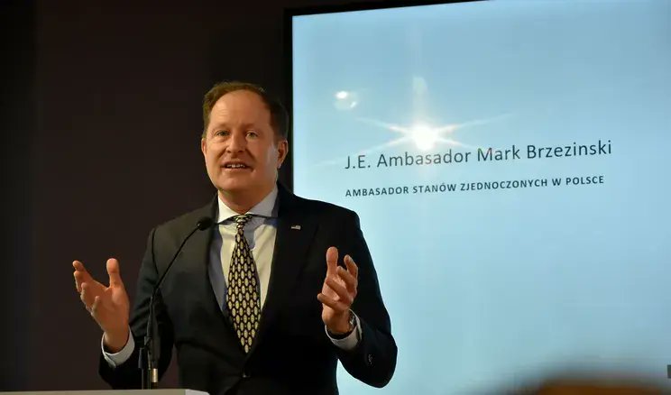 krystofmakowski's tweet card. Mark Brzeziński jest pod wrażeniem Karola Nawrockiego. Były ambasador USA w Polsce, który jawnie sprzyjał liberałom i lewicy w ich walce z PiS, nie może nachwalić się prezydenta elekta. Stwierdza też...