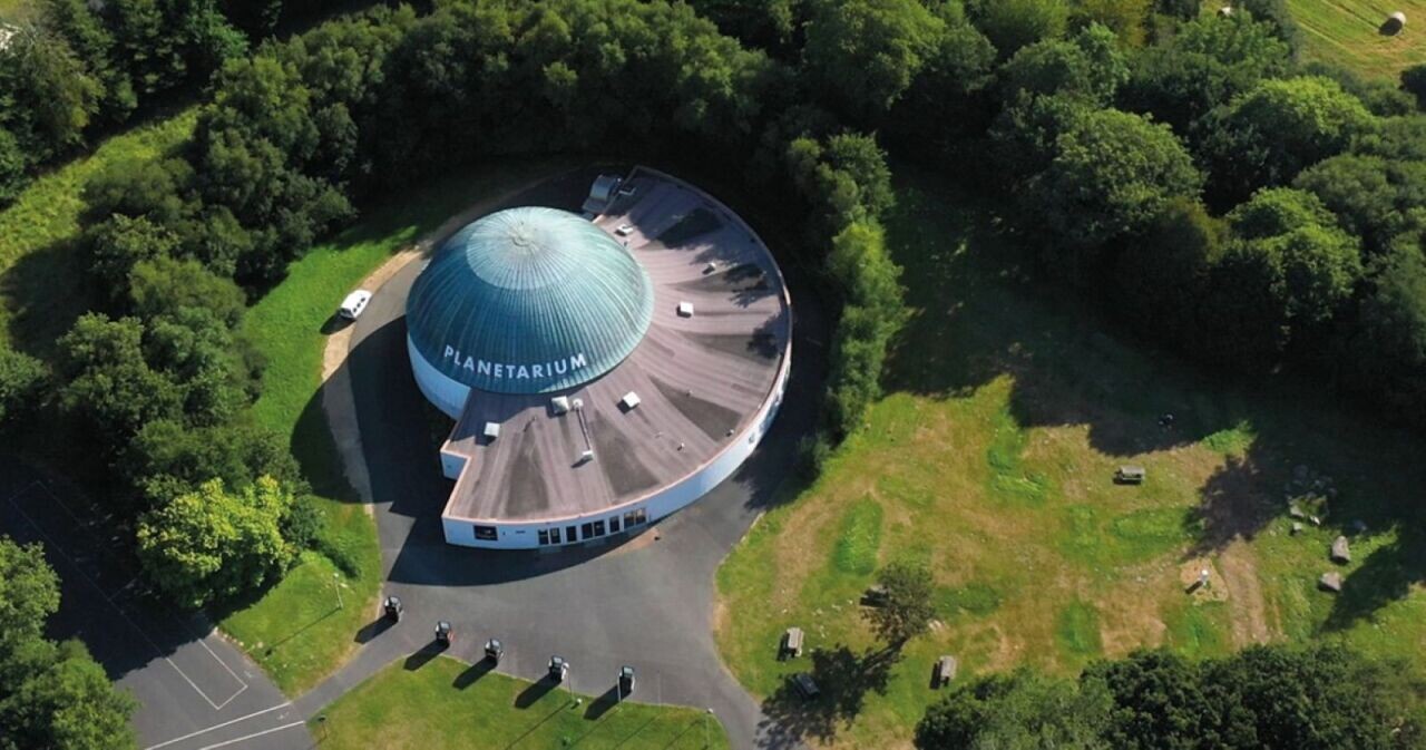 LeTregor's tweet card. Le Planétarium de Bretagne à Pleumeur-Bodou propose une écoute de l’album culte de Pink Floyd à 360°. Une expérience unique pendant quelques jours.
