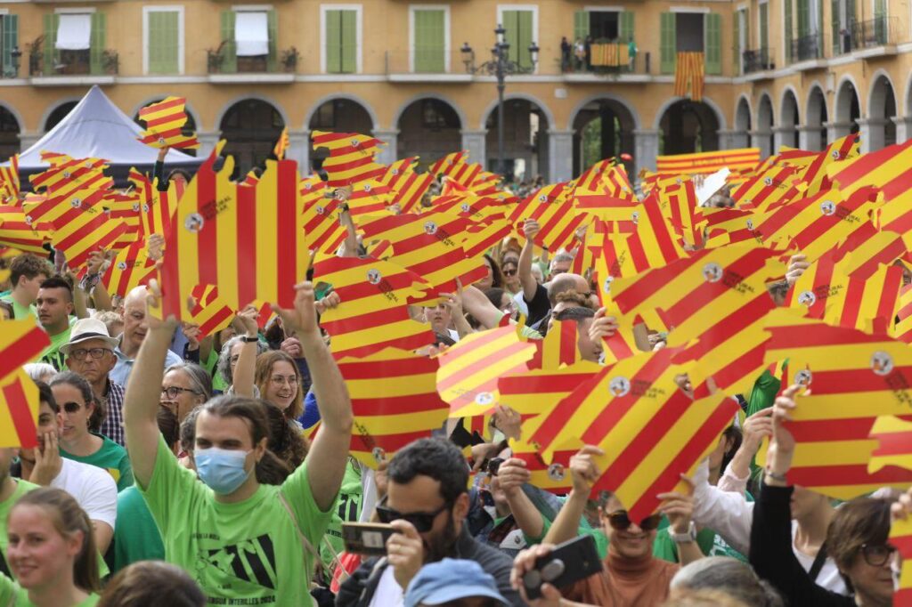 vpartal's tweet card. El 80,52% de les famílies amb infants que comencen els estudis a 4t d’Educació Infantil en centres sostinguts amb fons públics han triat el català com a llengua de primer ensenyament, mentre que el...